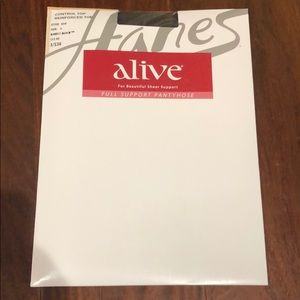 New Hanes Alive control top pantyhose
